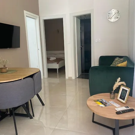 Lucy Apartament *